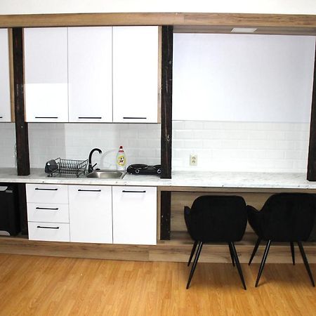 Krásny priestranný slnečný apartmán v centre mesta Trenčín Esterno foto