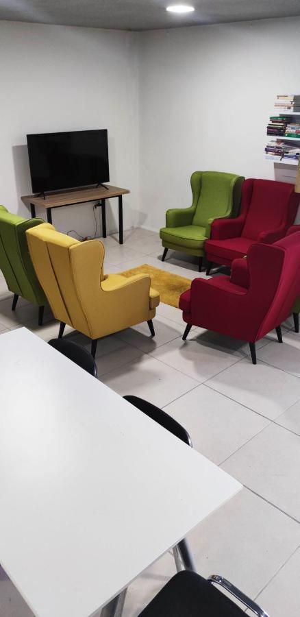 Krásny priestranný slnečný apartmán v centre mesta Trenčín Esterno foto