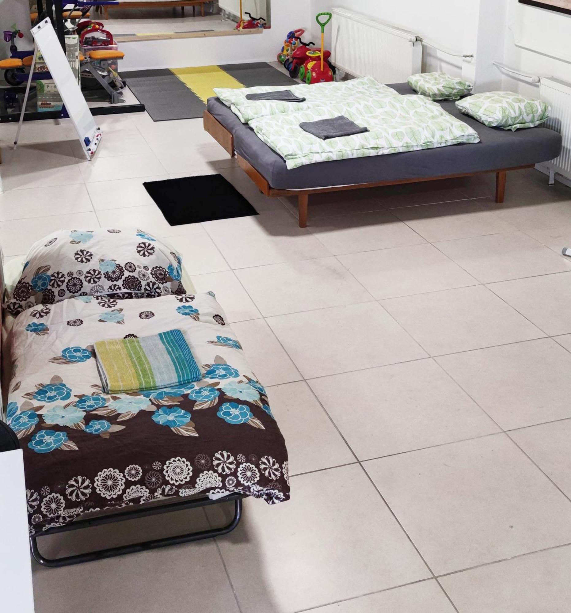 Krásny priestranný slnečný apartmán v centre mesta Trenčín Esterno foto